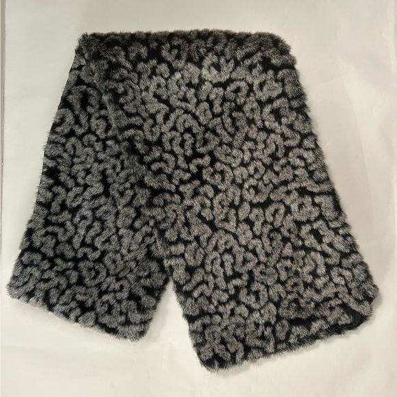 BEN BERGER Luxury Collection Soft Snuggly Faux Fur Gray Black Print Scarf Stole - Picture 7 of 12